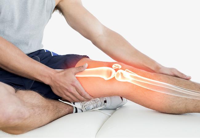养护膝盖的小动作：直腿抬高、拍打膝关节、抱膝贴胸